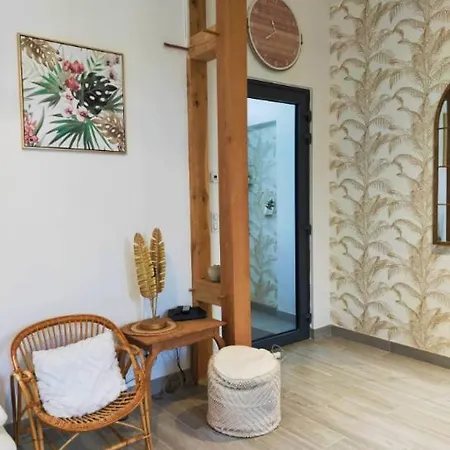 Flora Hébergement de vacances *